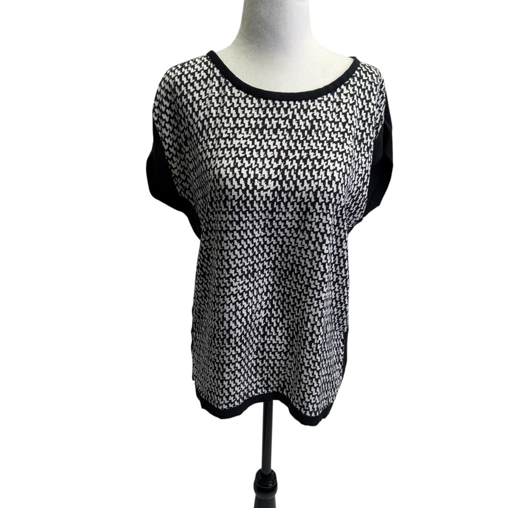 Diane Von Furstenburg Black and White short sleeve silk Top Size 8/M
